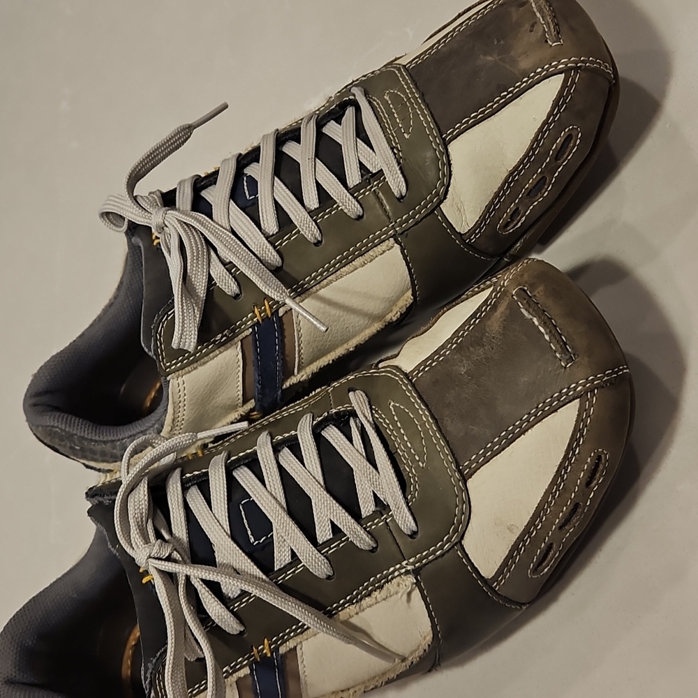 Sketchers shoes